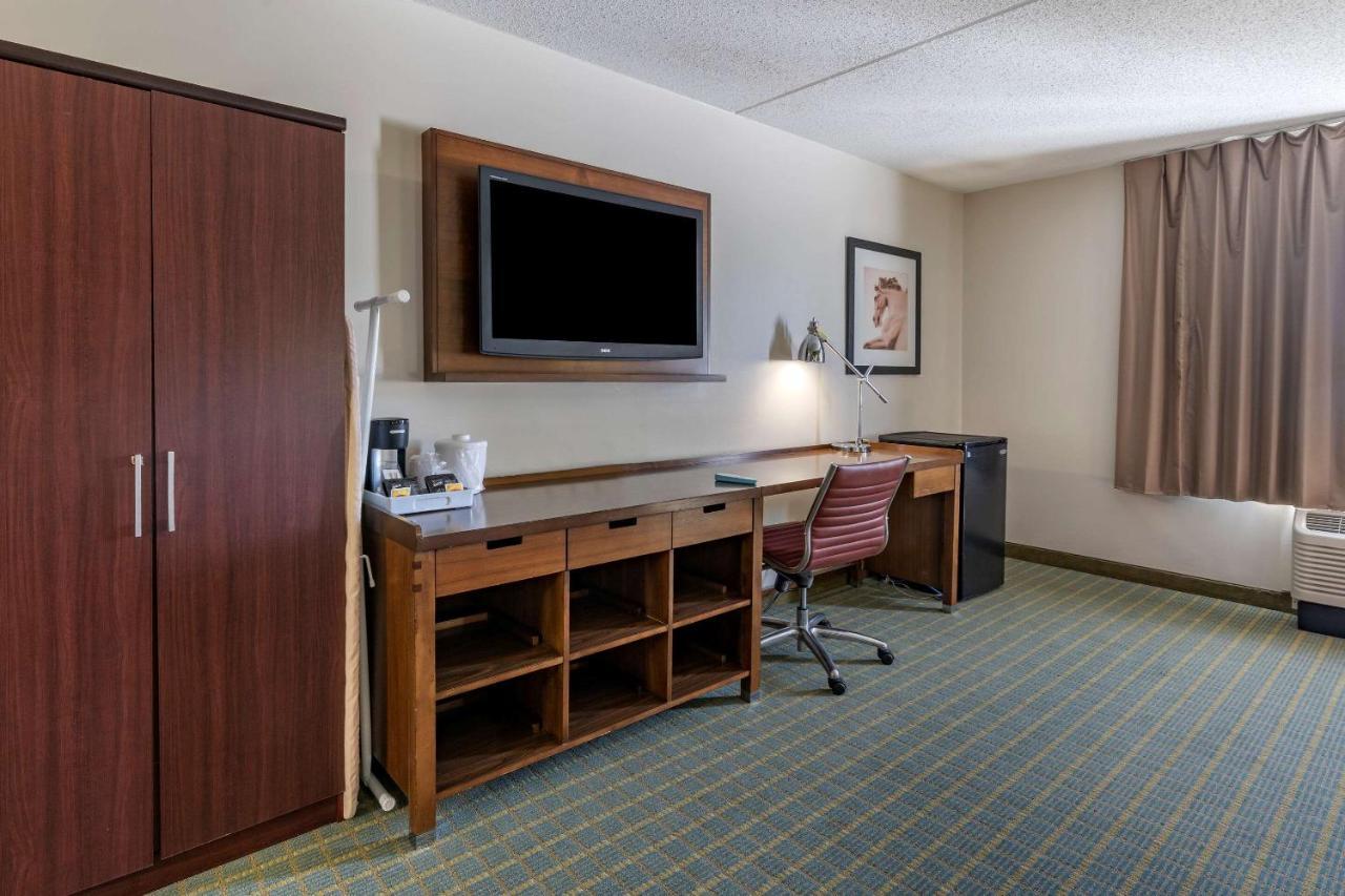 Quality Inn Lexington -Horse Park Buitenkant foto