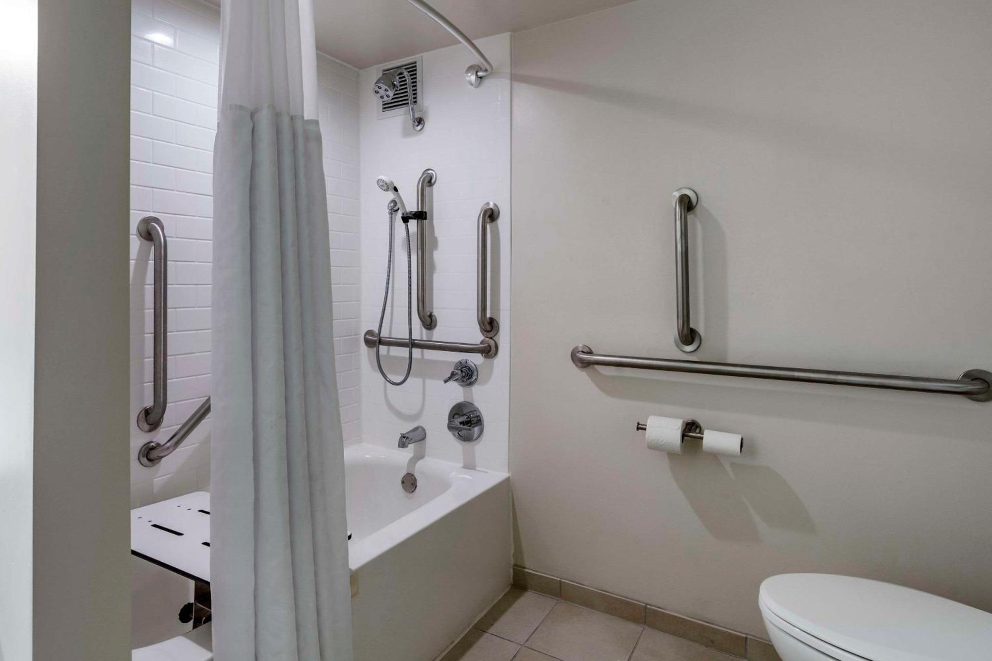 Quality Inn Lexington -Horse Park Buitenkant foto